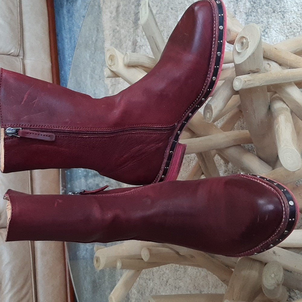 Fluevog size 9.5 Nicola Modvog mid-shin boot with studded sole